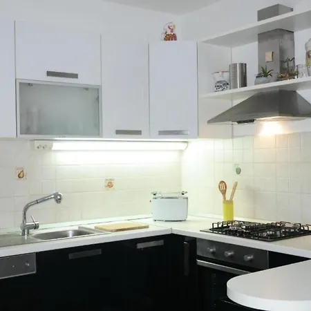 Holiday home Grosszugiges Ferienhaus Mit Pool Und Eigenem Garten, Klimaanlage Und Wifi Fur 10 Personen Pula