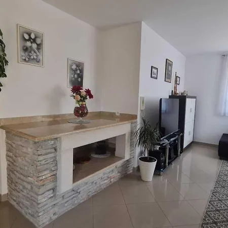 Holiday home Grosszugiges Ferienhaus Mit Pool Und Eigenem Garten, Klimaanlage Und Wifi Fur 10 Personen *